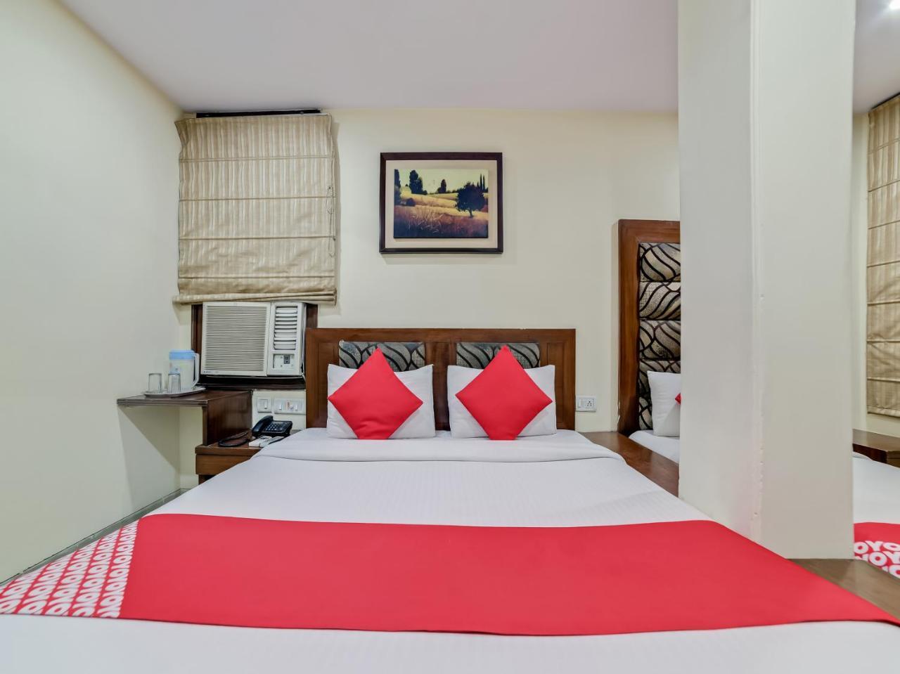Oyo 24437 Oxford Palace Hotel New Delhi