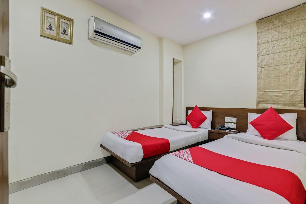 Hotel Oyo 24437 Oxford Palace New Delhi