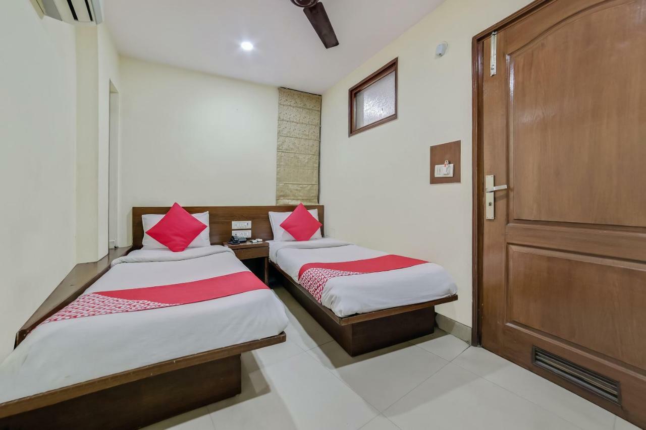 Hotel Oyo 24437 Oxford Palace New Delhi