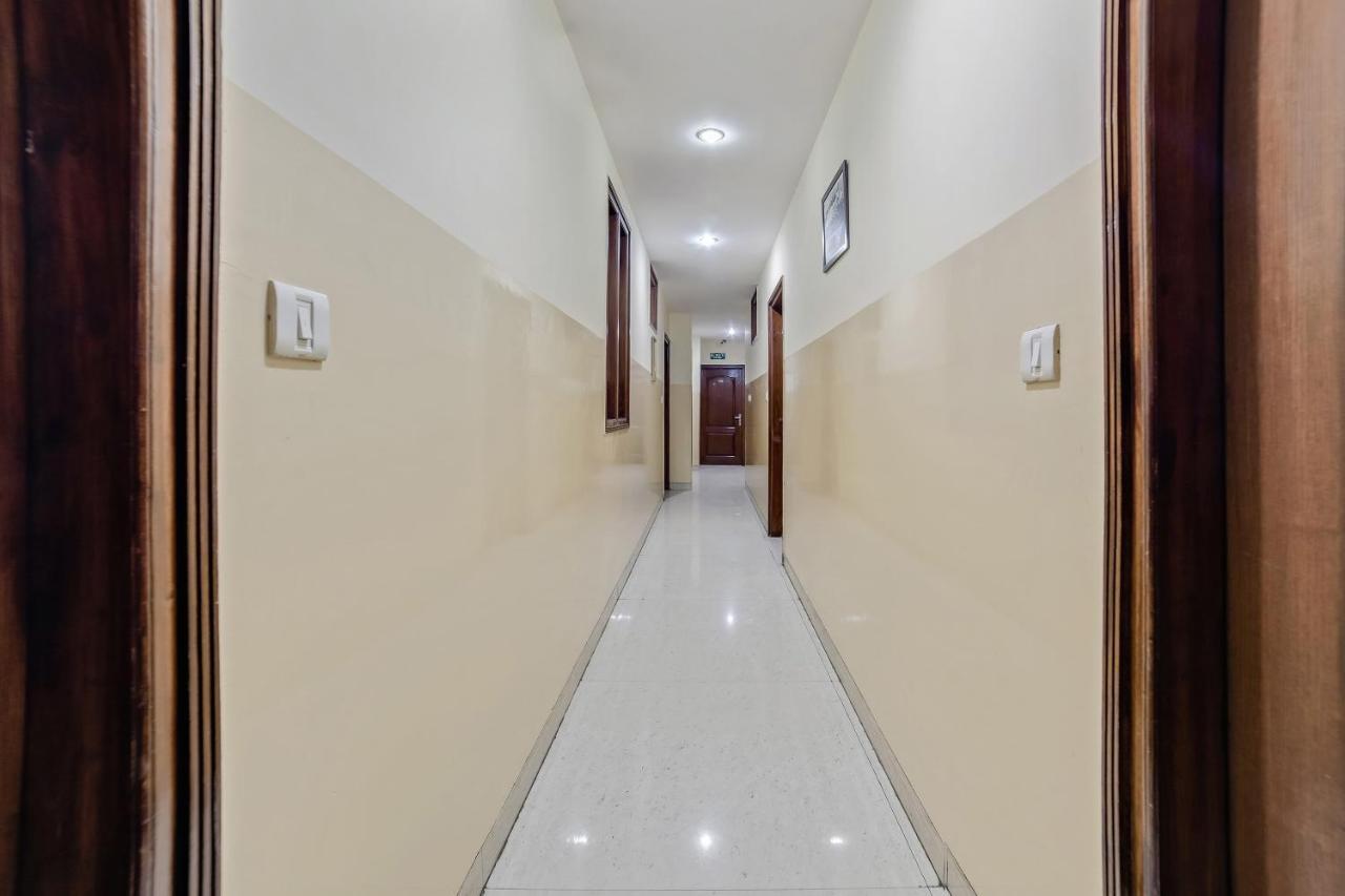 Hotel Oyo 24437 Oxford Palace 3*